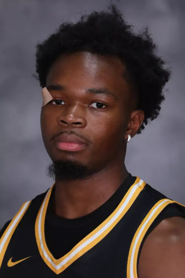 Obinna Izuora, Basketball, Gustavus Adolphus College