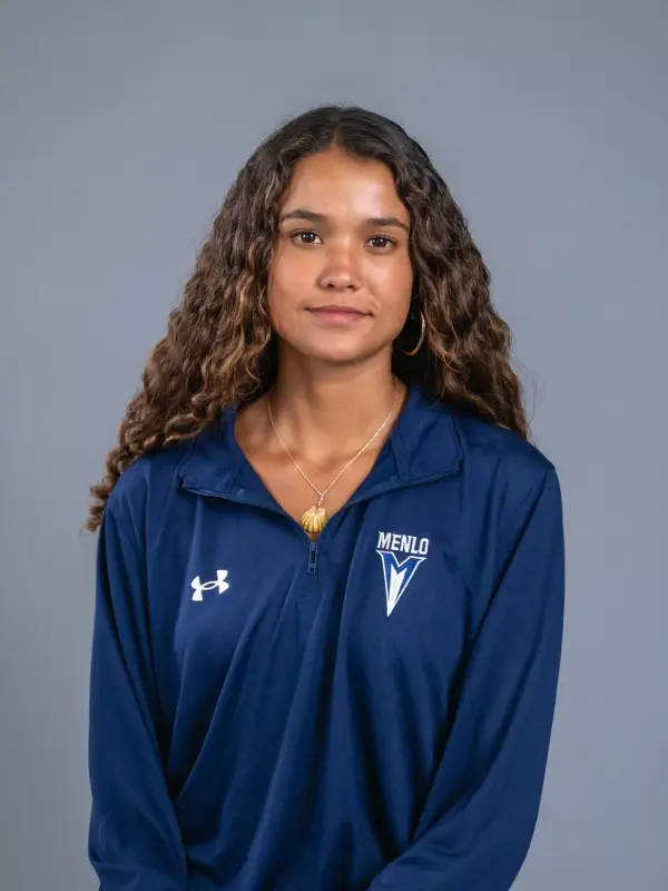 Camila Valdivia, Soccer, Menlo College