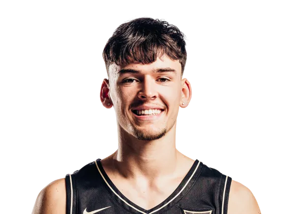 Nils Machowski, Basketball, University of Connecticut