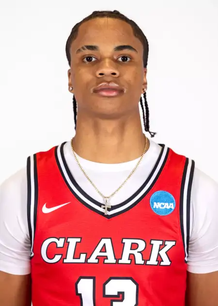 Jaryn Aguiar, Basketball, Clark University