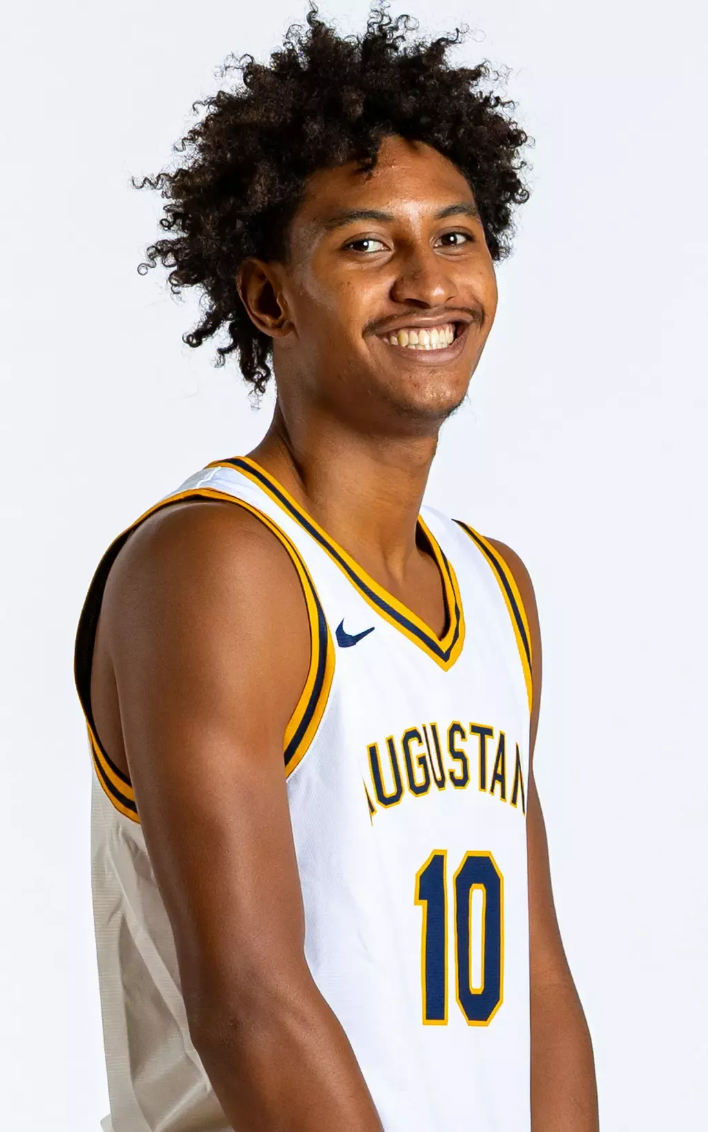 Amari Westmoreland-Vendiola, Basketball, Augustana College