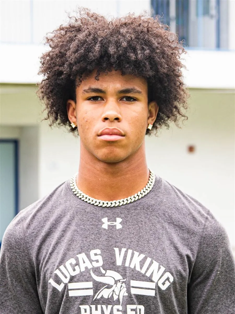 Noah St-Juste, Football, undefined