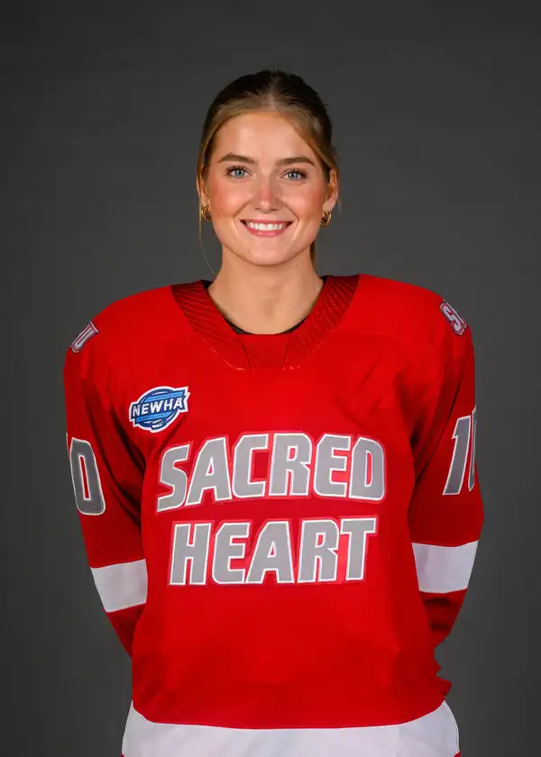 Ella Holm, Hockey, Sacred Heart University