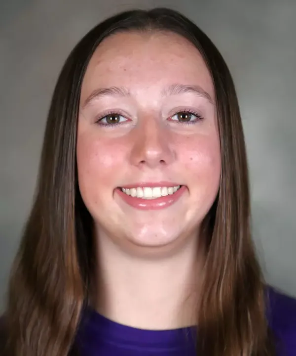 Evelyn Melis, Basketball, Linfield University