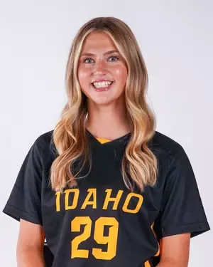 Izzy Thoma, Soccer, undefined