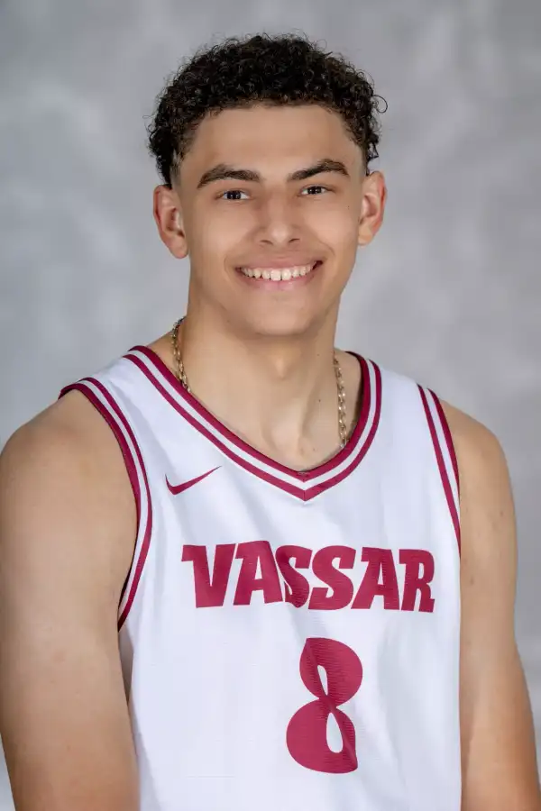 Gyasi Zinn, Basketball, Vassar College