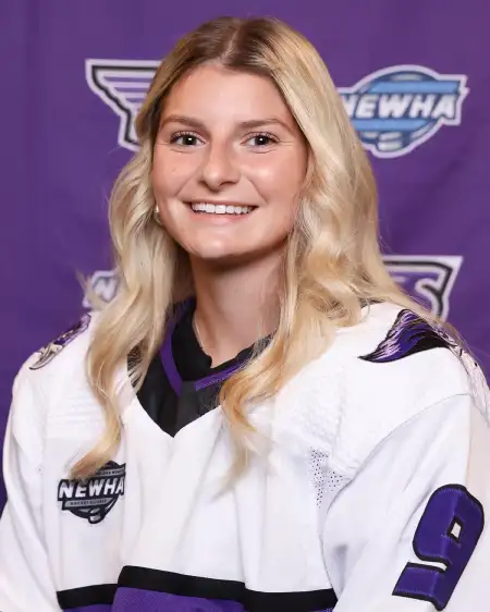 Summer Combe, Hockey, Stonehill College