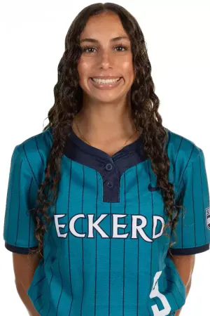 Mia Hernandez, Softball, undefined