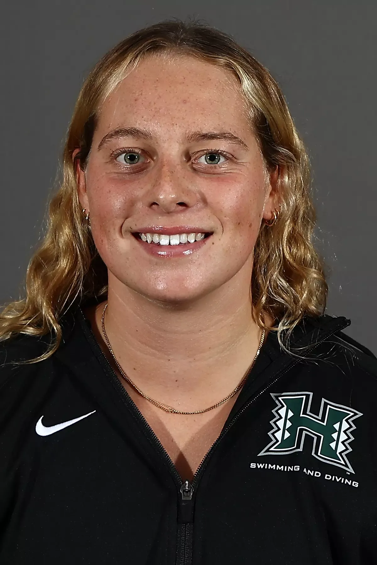 Lola Davison, Swimming & Diving, University of Hawai'i