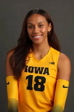 Malu Garcia, Volleyball, undefined