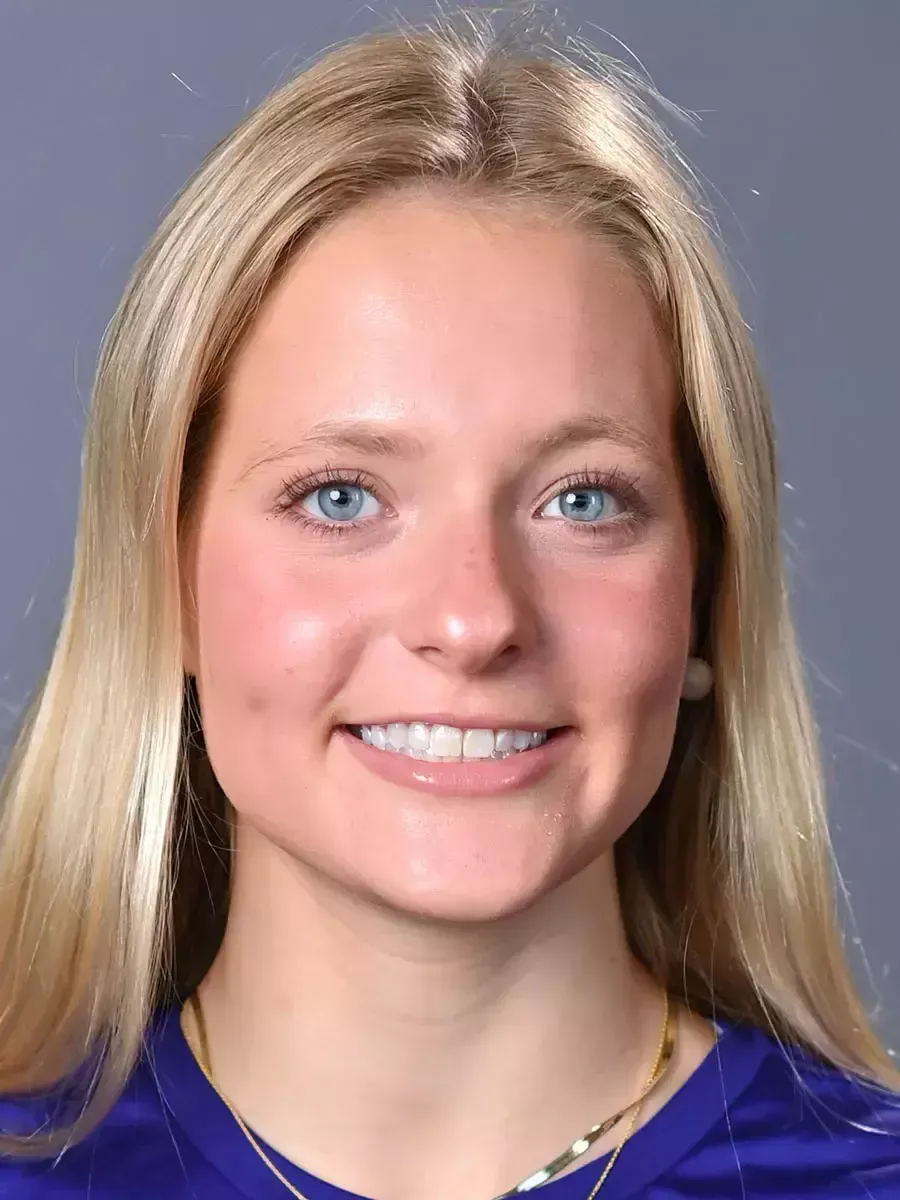 Clara McCarthy, Swimming & Diving, College of the Holy Cross
