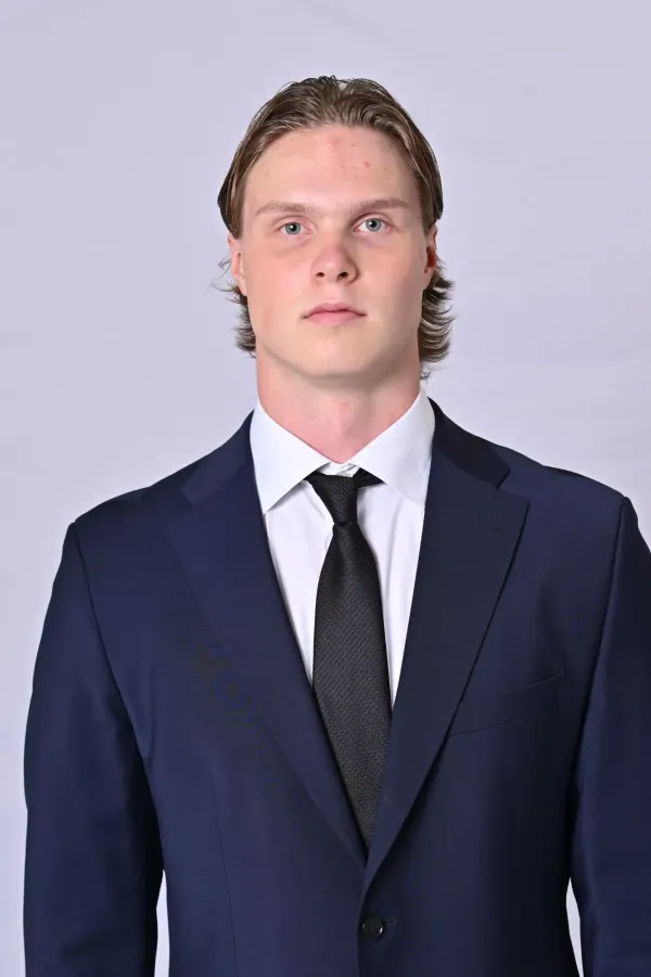 Veeti Louhivaara, Hockey, University of Connecticut