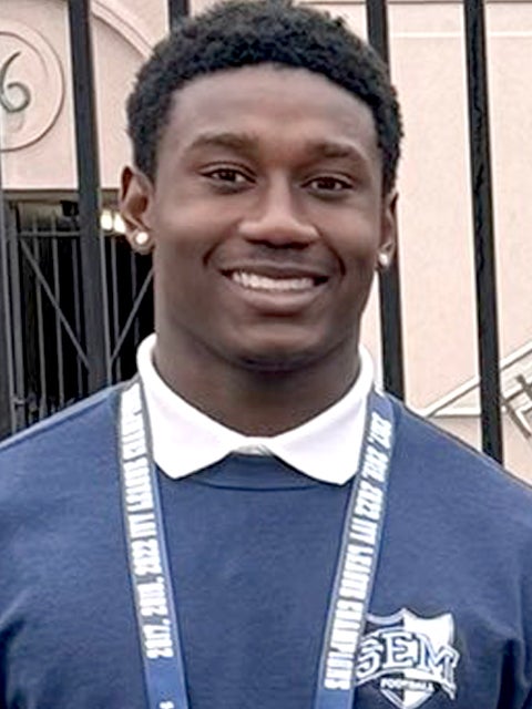 Malichi Greaves, Football, UConn