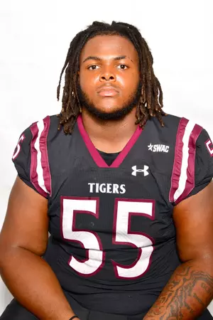 Jayden Daniels - Verified College Athlete on RallyFuel NIL Platform Jayden Daniels