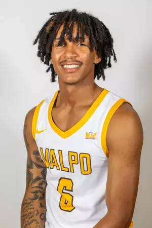 Darius DeAveiro, Basketball, Valparaiso